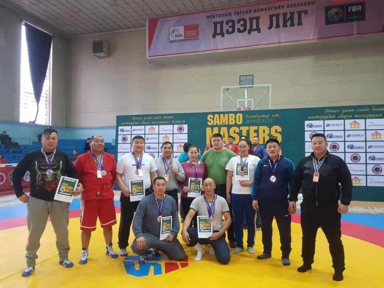 Ѳмнѳговийн тамирчид Самбо бѳхийн улсын аваргын тэмцээнээс 9 медаль хүртжээ