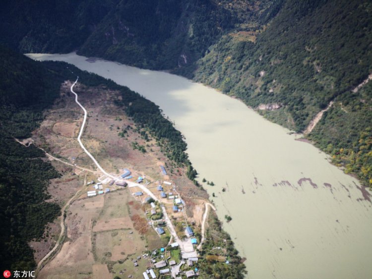 Төвдөд уулын голын ус хаагдсанаас 6,000 иргэнийг нүүлгэн шилжүүлжээ