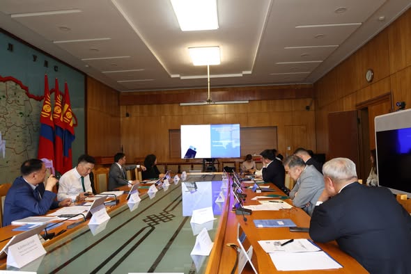 Б.БАТБААТАР: ТӨРИЙН БАЙГУУЛЛАГУУД АГААРЫН БОХИРДОЛ ҮҮСГЭХЭЭ ЗОГСООХ ХЭРЭГТЭЙ