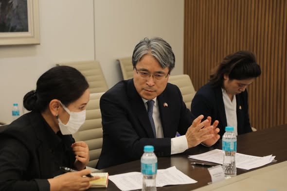 БОУАӨ-ИЙН САЙД Б.БАТБААТАР ЯПОН УЛСААС МОНГОЛ УЛСАД СУУГАА ОНЦ БӨГӨӨД БҮРЭН ЭРХТ ЭЛЧИН САЙД М.ИГАВАХАРАГ ХҮЛЭЭН АВЧ УУЛЗЛАА