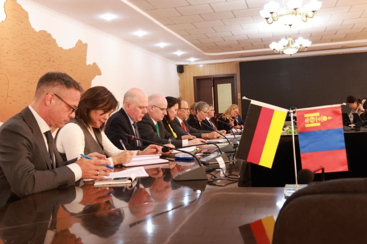 МОНГОЛ, ГЕРМАН УЛСЫН БАЙГАЛЬ ОРЧНЫ ХАМТЫН АЖИЛЛАГААНЫ ХЭРЭГЖИЛТИЙГ ХЭЛЭЛЦЭВ