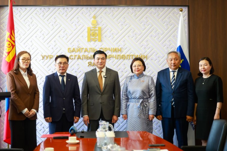 БАЙГАЛЬ ОРЧИН, УУР АМЬСГАЛЫН ӨӨРЧЛӨЛТИЙН САЙД Б.БАТБААТАР ТАМГАА ГАРДЛАА