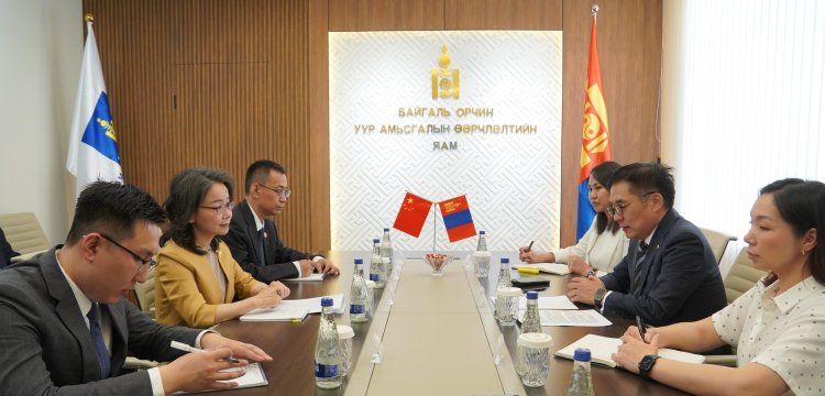 БОУАӨ-ИЙН САЙД Б.БАТБААТАР БНХАУ-ААС МОНГОЛ УЛСАД СУУГАА ОНЦ БӨГӨӨД БҮРЭН ЭРХТ ЭЛЧИН САЙД ШЭНЬ МИНЬЖУАНИЙГ ХҮЛЭЭН АВЧ УУЛЗАВ