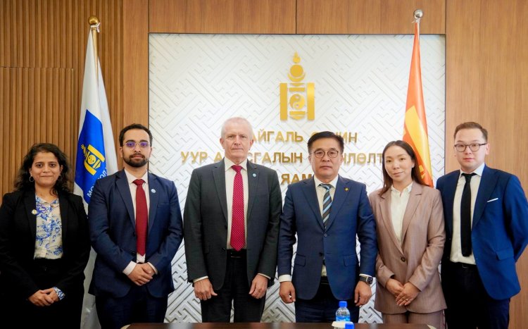 БОУАӨ-ИЙН САЙД Б.БАТБААТАР ОЛОН УЛСЫН БАЙГАЛЬ ХАМГААЛАХ ХОЛБООНЫ ДЭД ЗАХИРАЛ СТЮАРТС МАЖИННИСТАЙ УУЛЗАЛТ ХИЙЛЭЭ