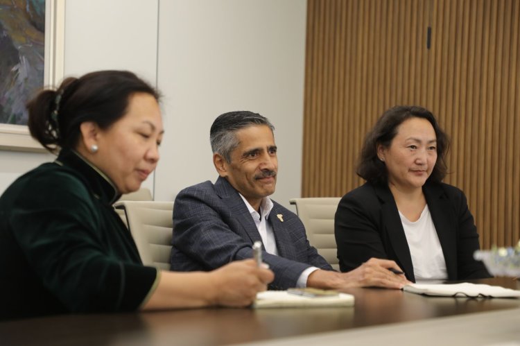 ОЛОН УЛСЫН ИРВЭС ХАМГААЛАХ САНГИЙН ГҮЙЦЭТГЭХ ЗАХИРАЛ ЧАРУДАТТ МИШРАГ ХҮЛЭЭН АВЧ УУЛЗЛАА