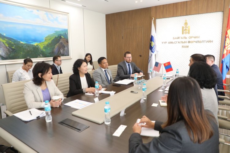 БОУАӨ-ИЙН САЙД Б.БАТБААТАР АНУ-ААС МОНГОЛ УЛСАД СУУГАА ОНЦ БӨГӨӨД БҮРЭН ЭРХТ ЭЛЧИН САЙД РИЧИРД БУАНГАН ТЭРГҮҮТЭЙ ТӨЛӨӨЛӨГЧДИЙГ ХҮЛЭЭН АВЧ УУЛЗЛАА