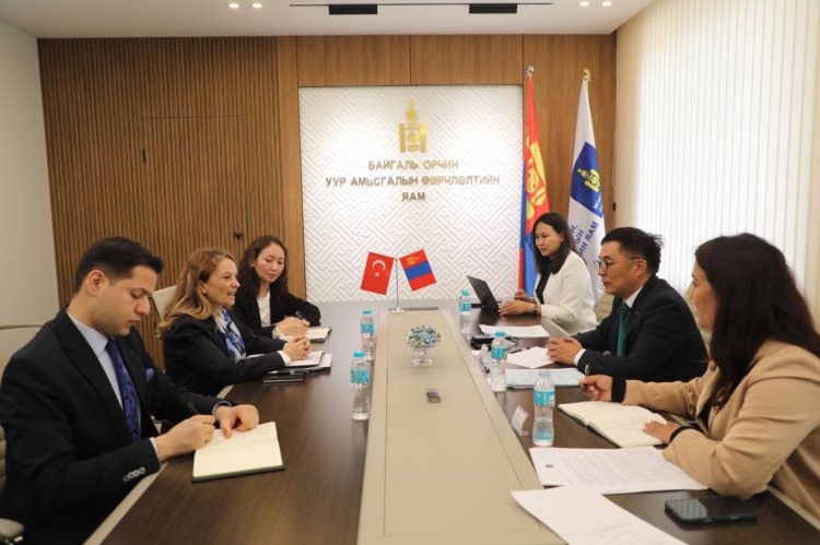 БОУАӨ-ИЙН САЙД Б.БАТБААТАР БНТУ-ААС МОНГОЛ УЛСАД СУУГАА ОНЦ БӨГӨӨД БҮРЭН ЭРХТ ЭЛЧИН САЙД ХАТАГТАЙ БАШАК ГЭНЧ ЮКСЭЛИЙГ ХҮЛЭЭН АВЧ УУЛЗЛАА